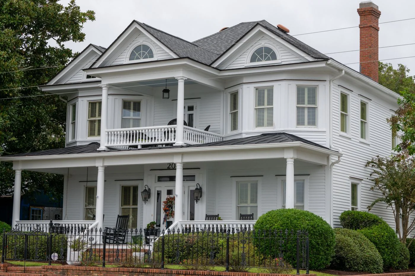 A white historic house in Beaufort North Carolina